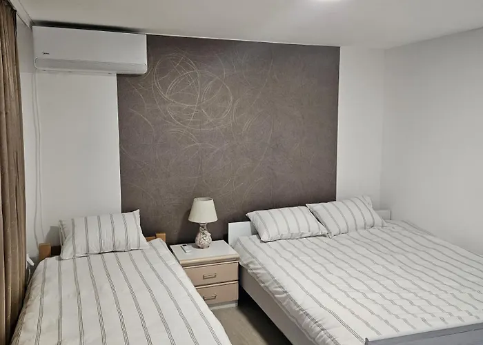 Semesterbostad Diamond House Rent Vikendica