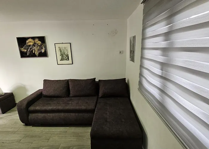 Semesterbostad Diamond House Rent Vikendica