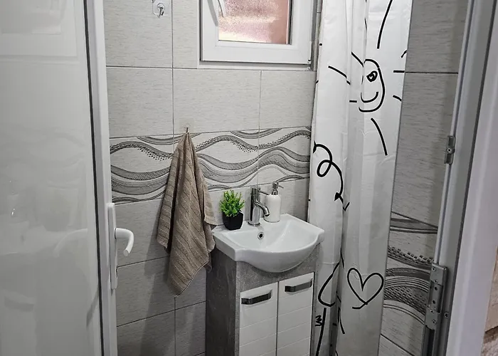 Semesterbostad Diamond House Rent Vikendica