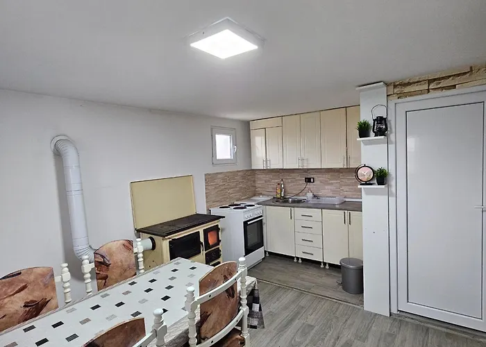 Semesterbostad Diamond House Rent Vikendica